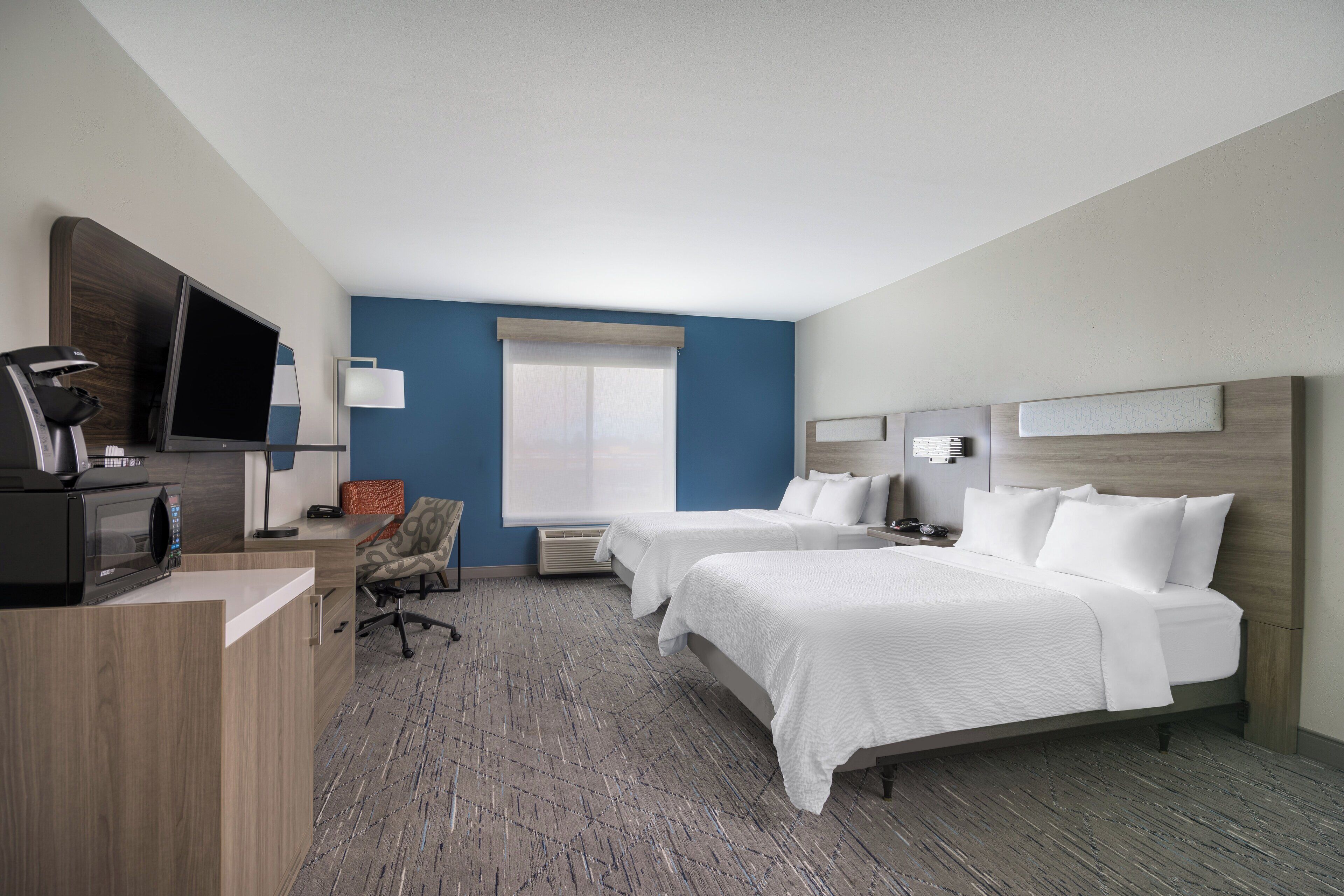 premium bedding, pillow-top beds, in-room safe, desk