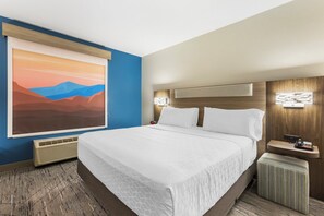 Premium bedding, pillowtop beds, in-room safe, desk - Holiday Inn Express Hotel & Suites Belgrade by IHG (Belgrade)