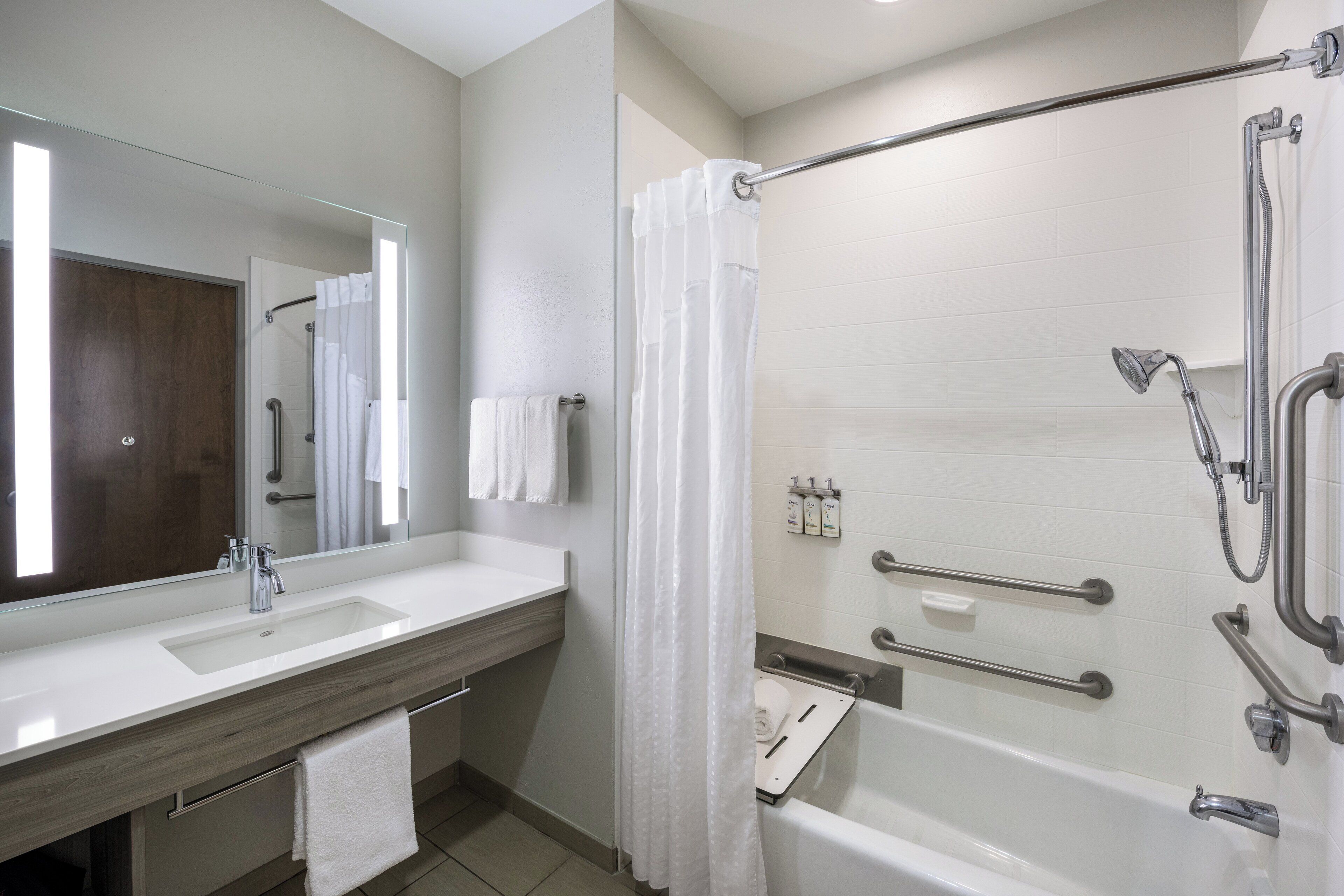 standard room, 1 king bed, accessible bathtub (accessible tub) | premium bedding, pillow-top beds, in-room safe, desk