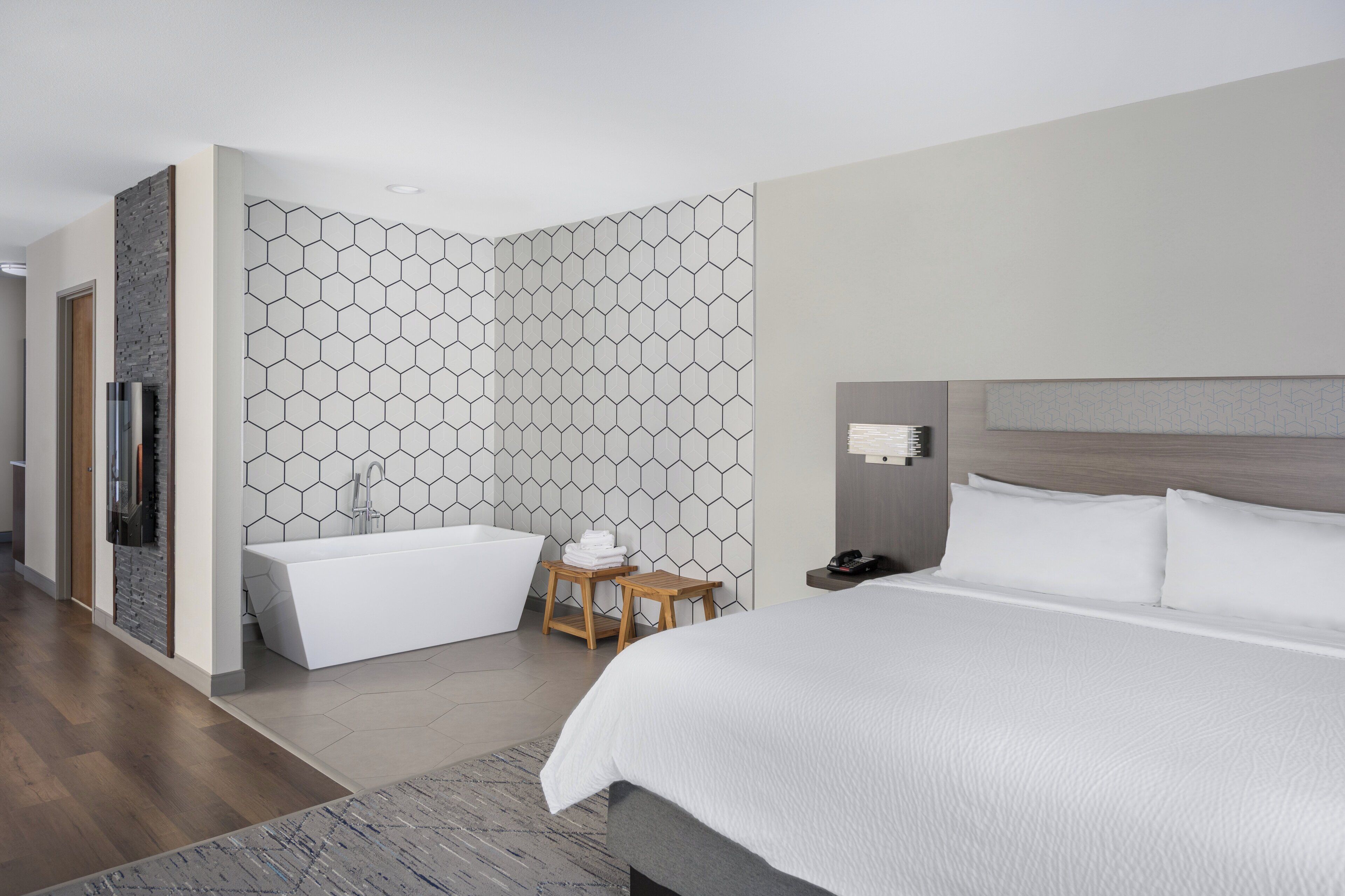 Hochwertige Bettwaren, Pillowtop-Betten, Zimmersafe, Schreibtisch