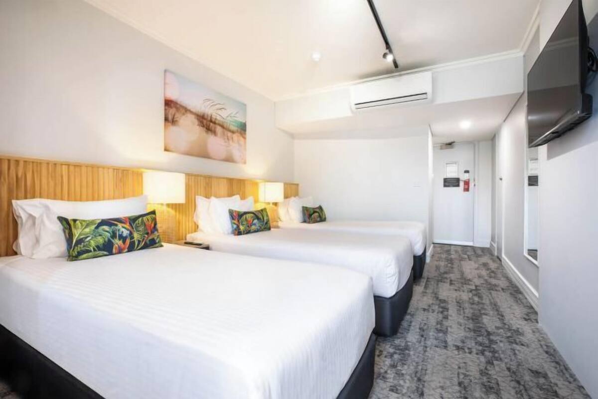 Iron/ironing board, cribs (surcharge), WiFi (free), bed sheets