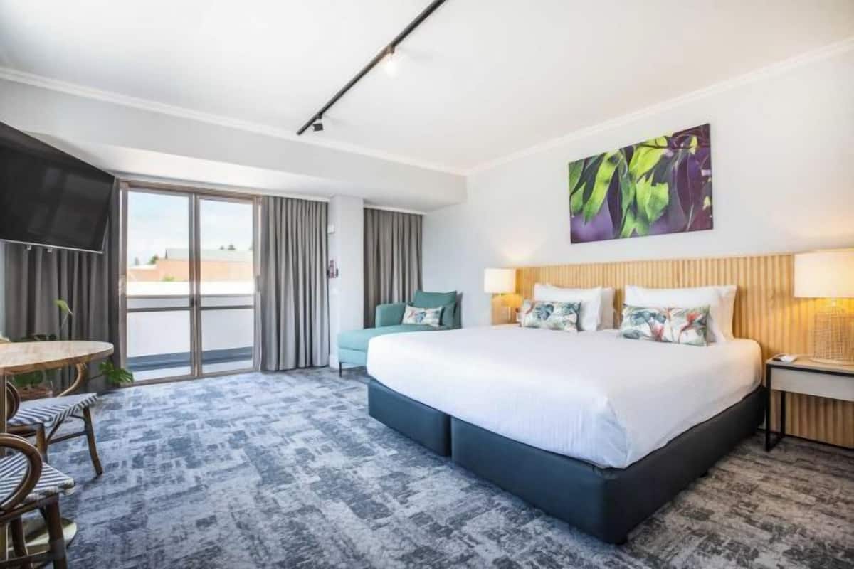 Iron/ironing board, cribs/infant beds, free WiFi, bed sheets