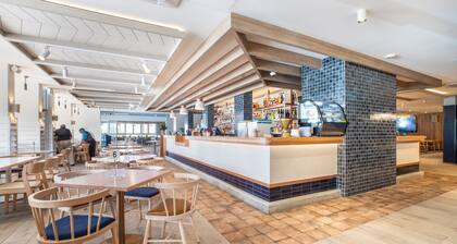 Nightcap at Hotel Victor