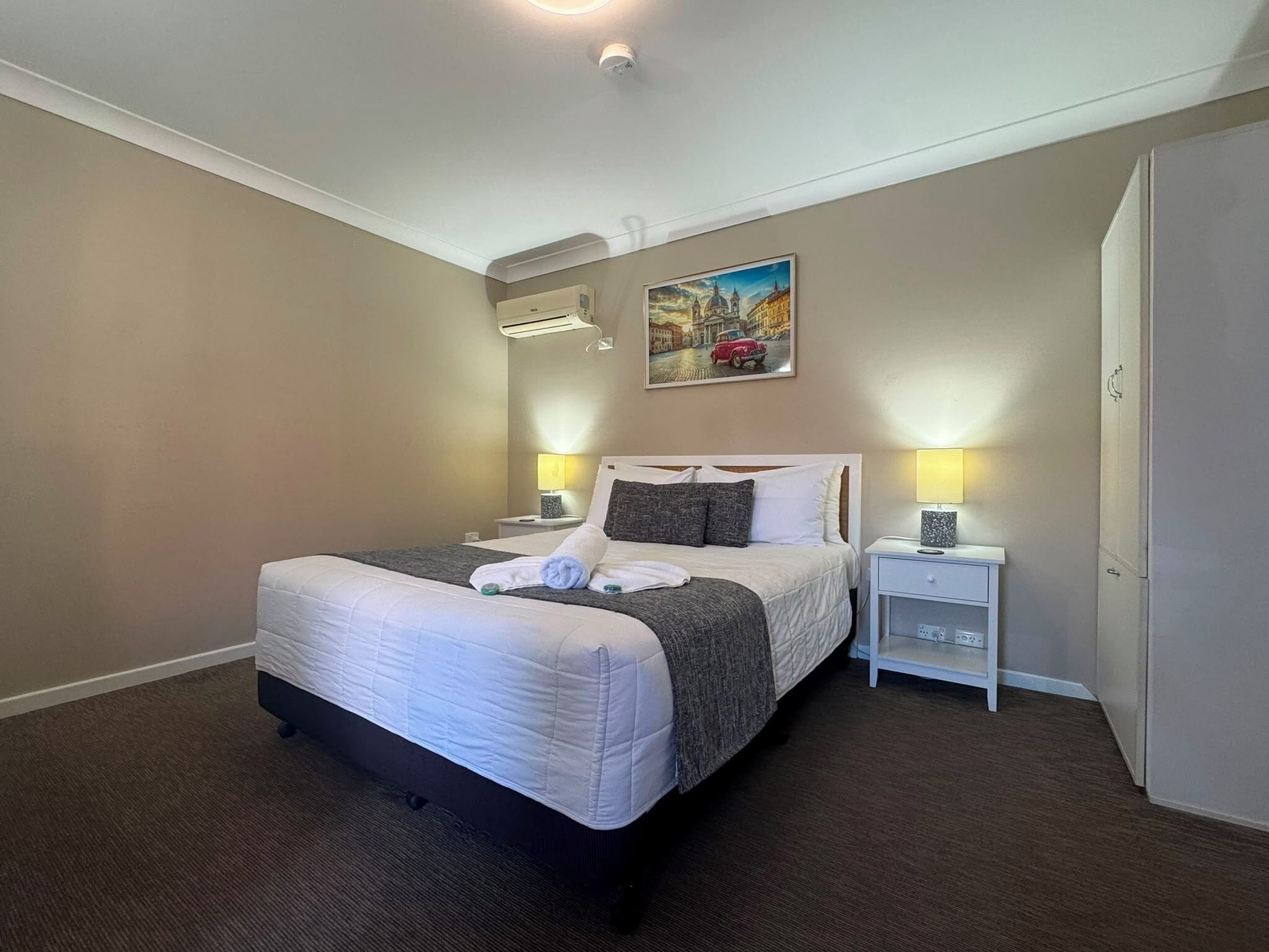 Deluxe Queen Room | Premium bedding, individually decorated, individually furnished, desk