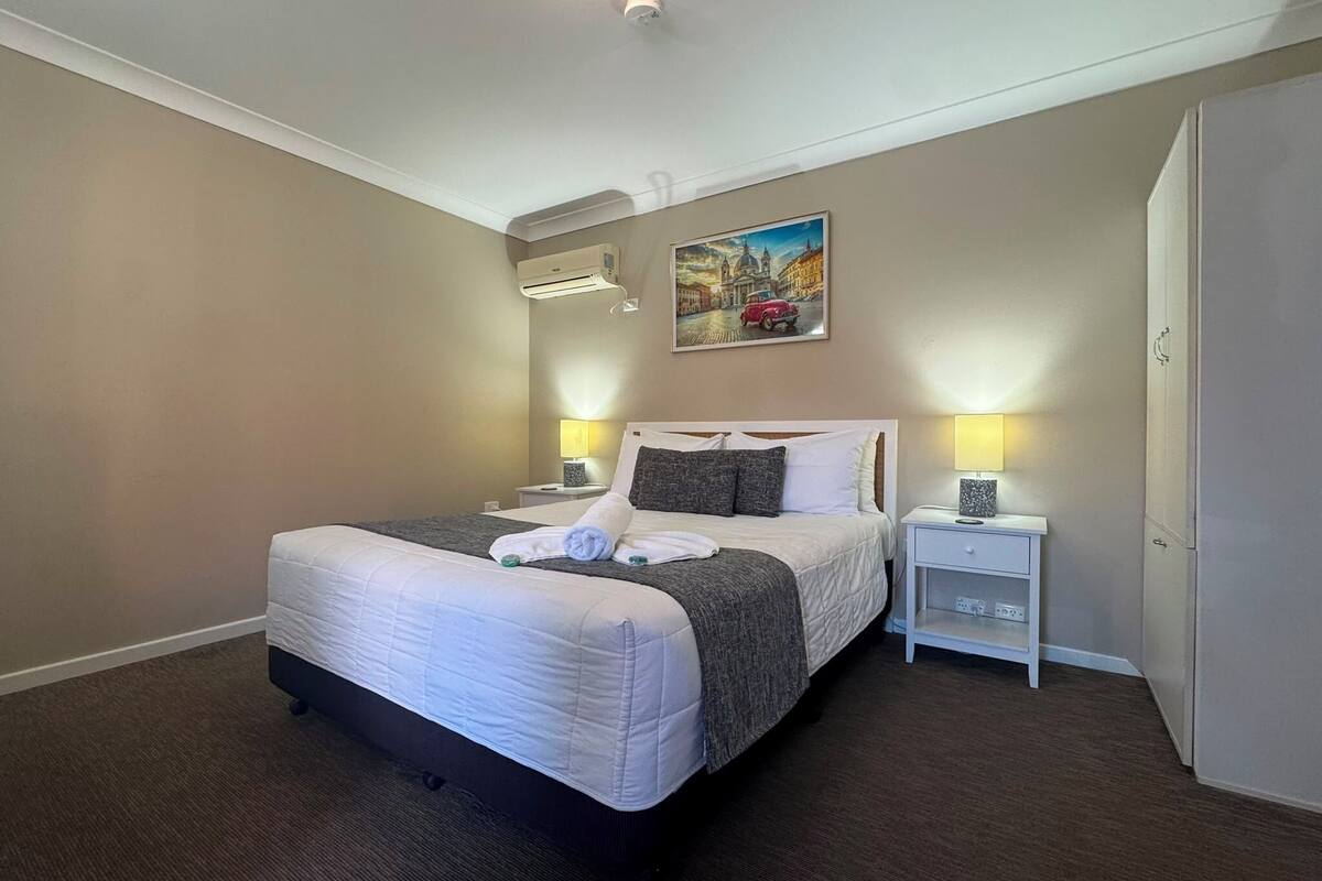 Chambre Deluxe, 1 grand lit | Literie de qualité, bureau, fer et planche à repasser