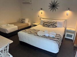 Ropa de cama de alta calidad y escritorio 
