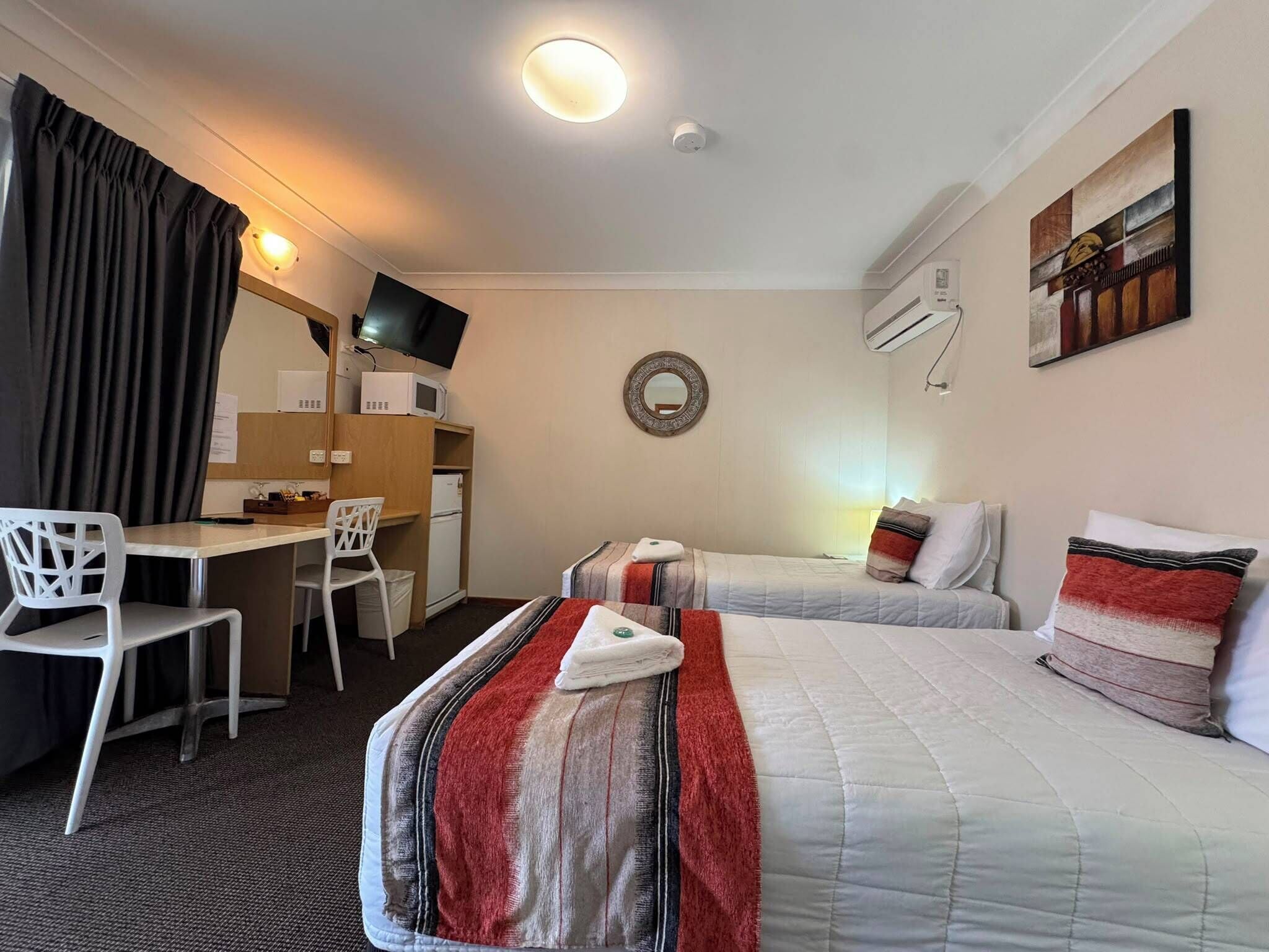 Twin Room | Premium bedding, individually decorated, individually furnished, desk