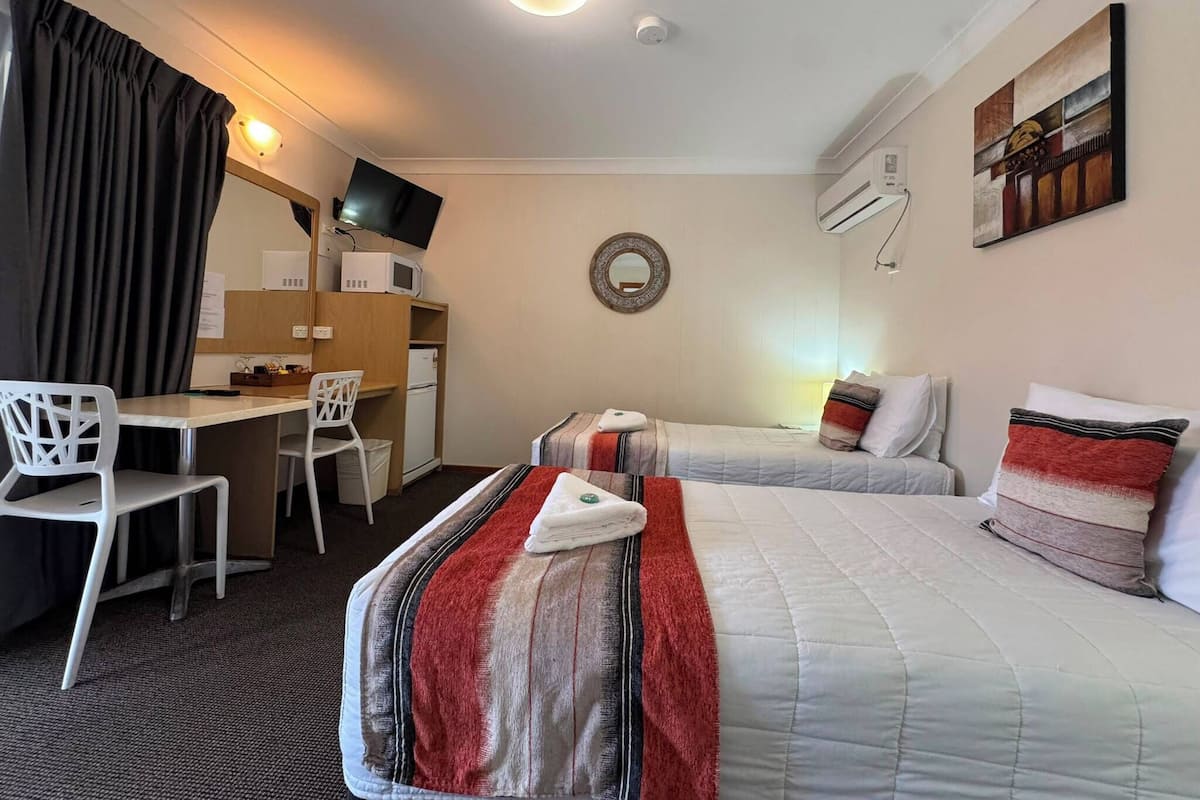 Twin Room | Premium bedding, individually decorated, individually furnished, desk