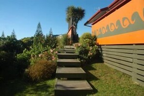 Property grounds - Moanarua Beach Cottage (Ohope)