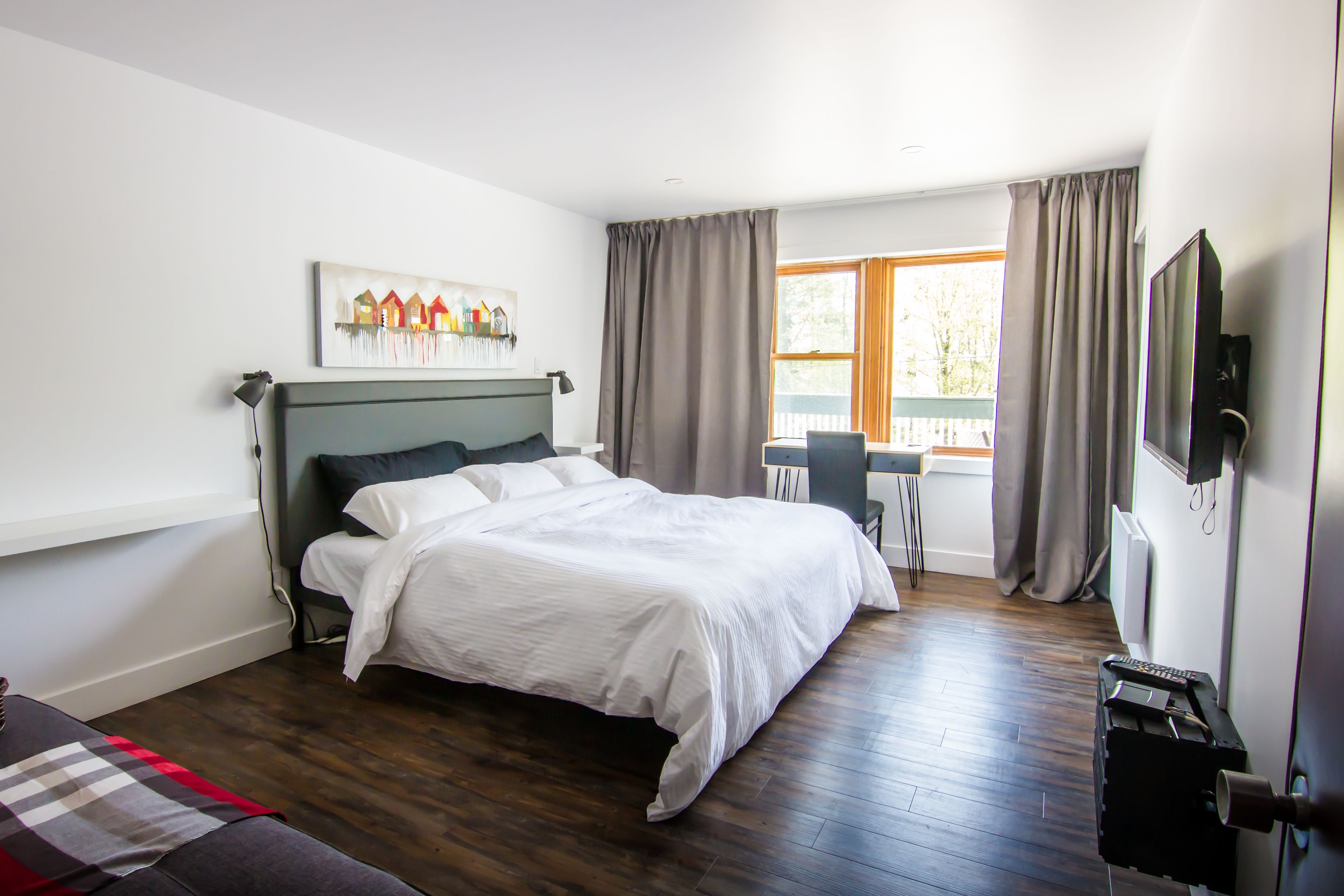 classic suite, 1 king bed with sofa bed | 1 bedroom, desk, free wifi, bed sheets