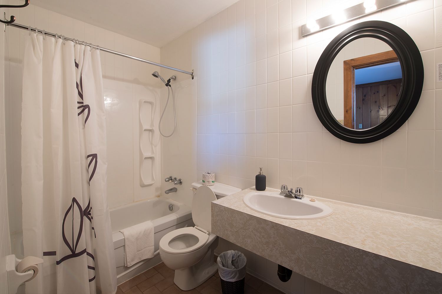 standard room, 2 double beds | bathroom | combined shower/bathtub, free toiletries, hair dryer, towels