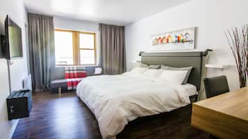 Classic Suite, 1 King Bed with Sofa bed | Living area