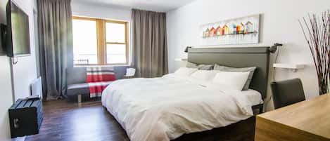 Classic Suite, 1 King Bed with Sofa bed | Living area