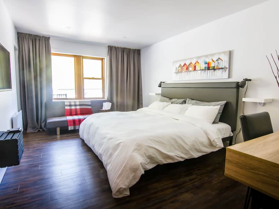 Suite – classic, 1 kingsize-seng med sovesofa | Oppholdsområde | LCD-TV