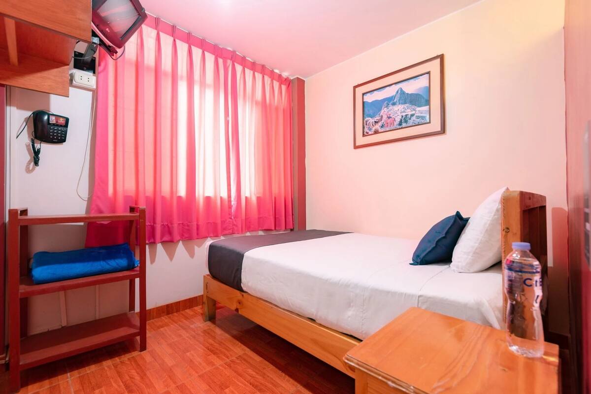 Economy Room, 1 Double Bed | Hypo-allergenic bedding, soundproofing, free WiFi, bed sheets