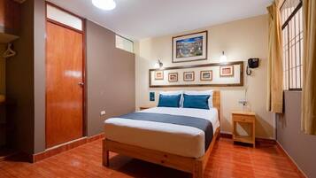 Habitación superior, 1 cama matrimonial | Ropa de cama hipoalergénica, insonorización, wifi gratis y ropa de cama