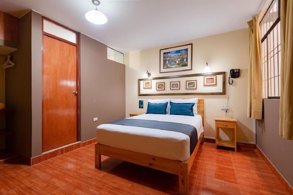 Habitación superior, 1 cama matrimonial | Ropa de cama hipoalergénica, insonorización, wifi gratis y ropa de cama