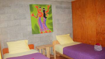 Basic-dobbeltværelse - 2 enkeltsenge | Select Comfort-senge, pengeskab på værelset, gratis Wi-Fi, sengetøj