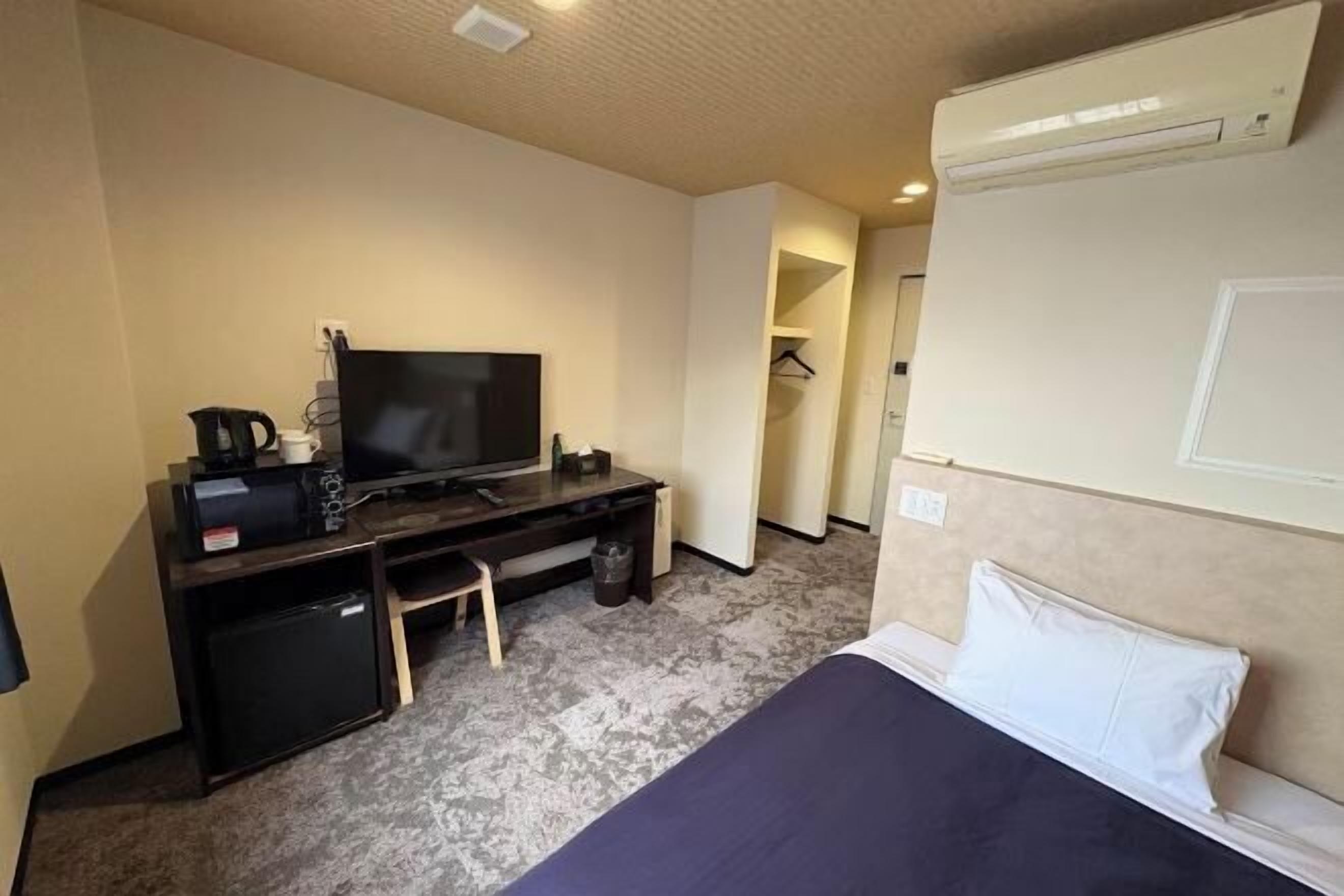 Desk, iron/ironing board, free WiFi