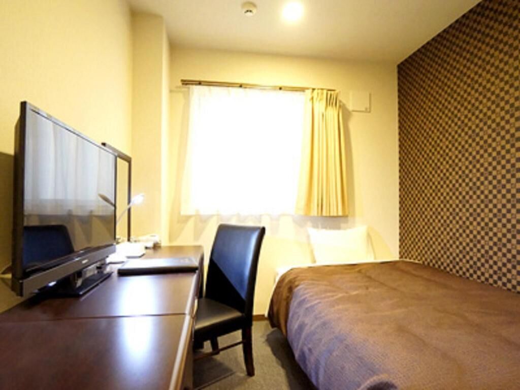 Desk, iron/ironing board, free WiFi