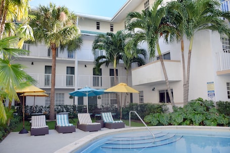 Outdoor pool, pool loungers