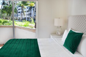 Suite, 2 habitaciones | Caja de seguridad en la habitación, escritorio, wifi y ropa de cama