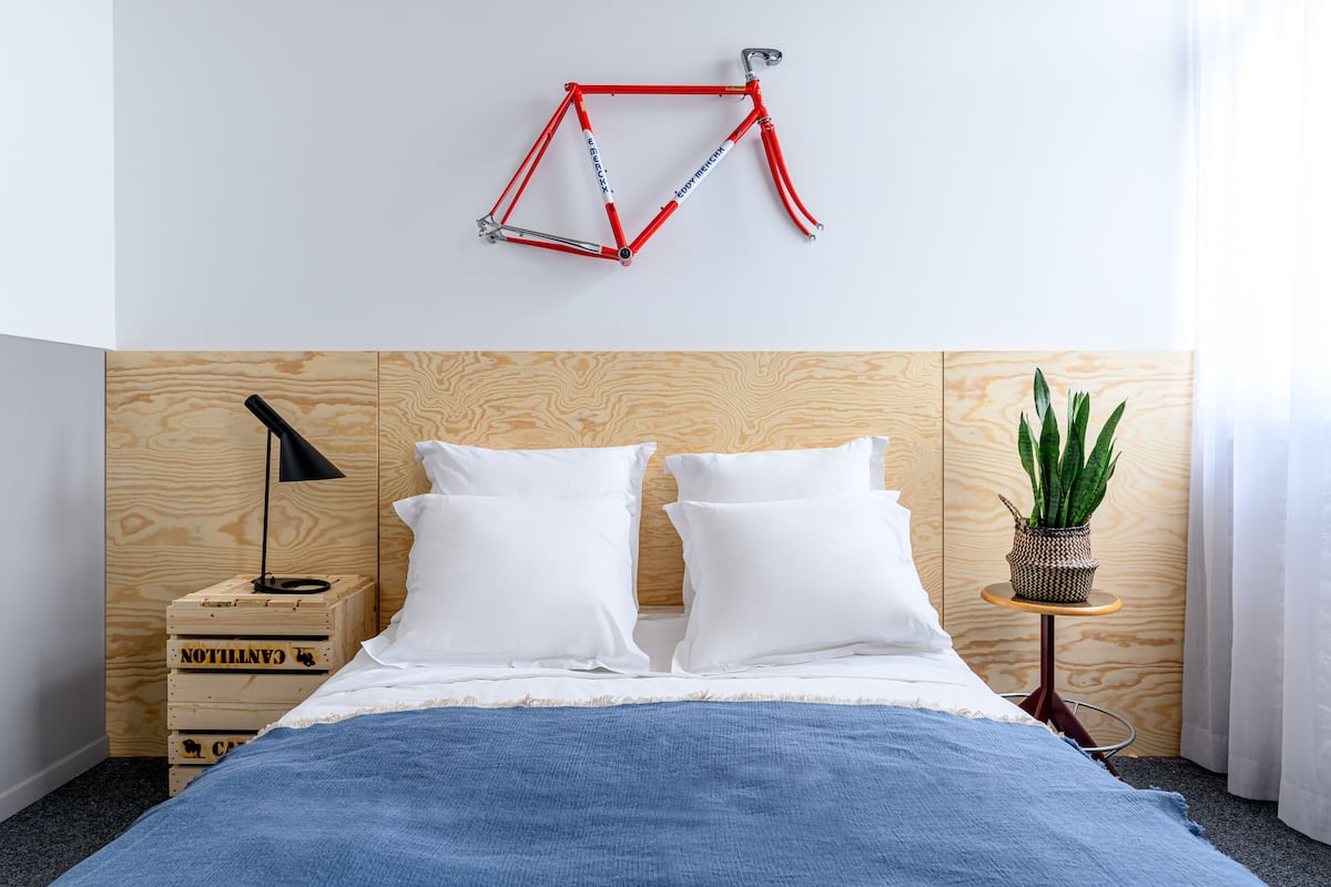 Premium bedding, in-room safe, individually decorated