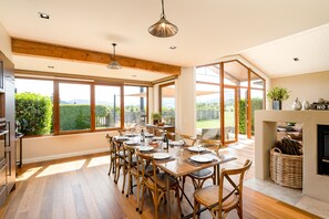 Luxury House | Dining room