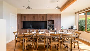 Luxury House | Private kitchen | Microwave