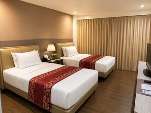 Deluxe Room | Bar mini, peti besi dalam bilik, meja, Wi-fi percuma 