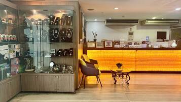 Breakfast, lunch, dinner served; Californian cuisine