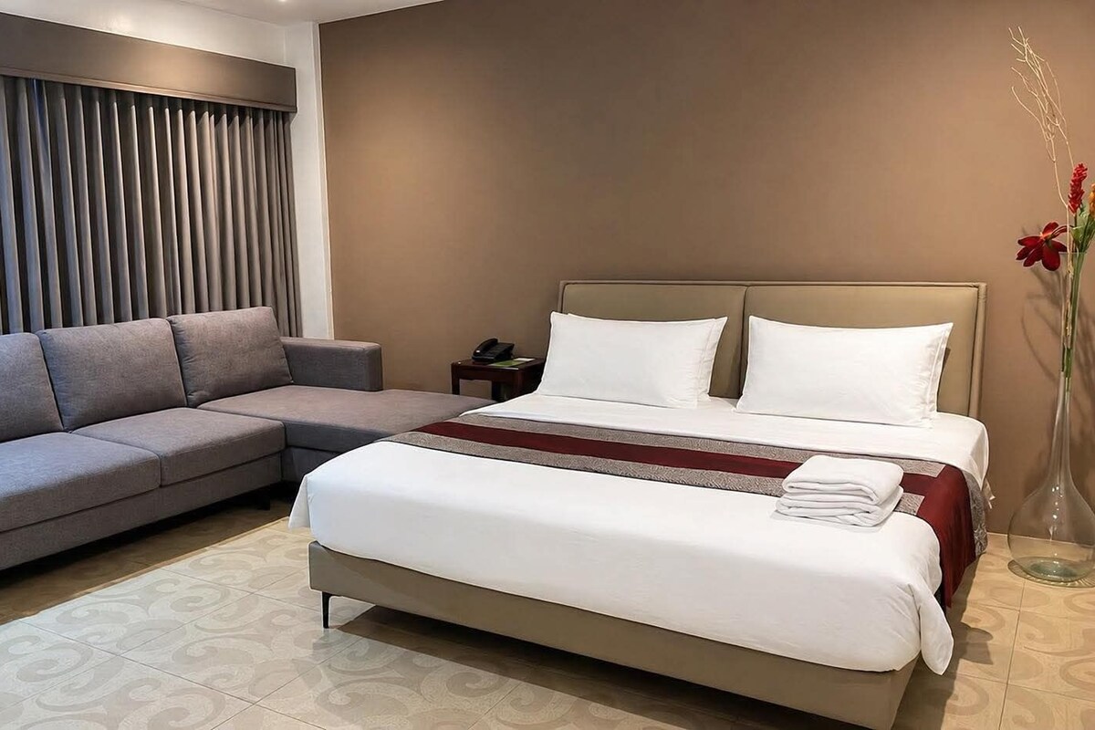 Minibar, in-room safe, desk, free WiFi