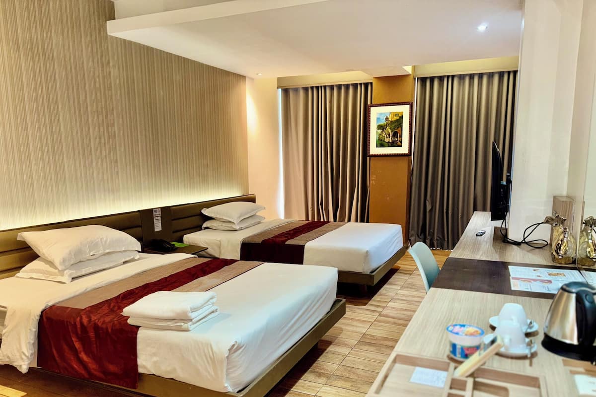 Minibar, in-room safe, desk, free WiFi
