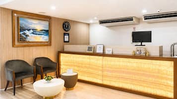 Lobby lounge