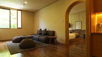 Deluxe Twin Room, 2 Twin Beds, Non Smoking | Premium bedding, in-room safe, desk, blackout drapes