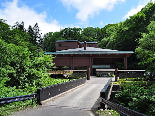 Niseko Konbu Onsen Tsuruga Besso Moku No Sho