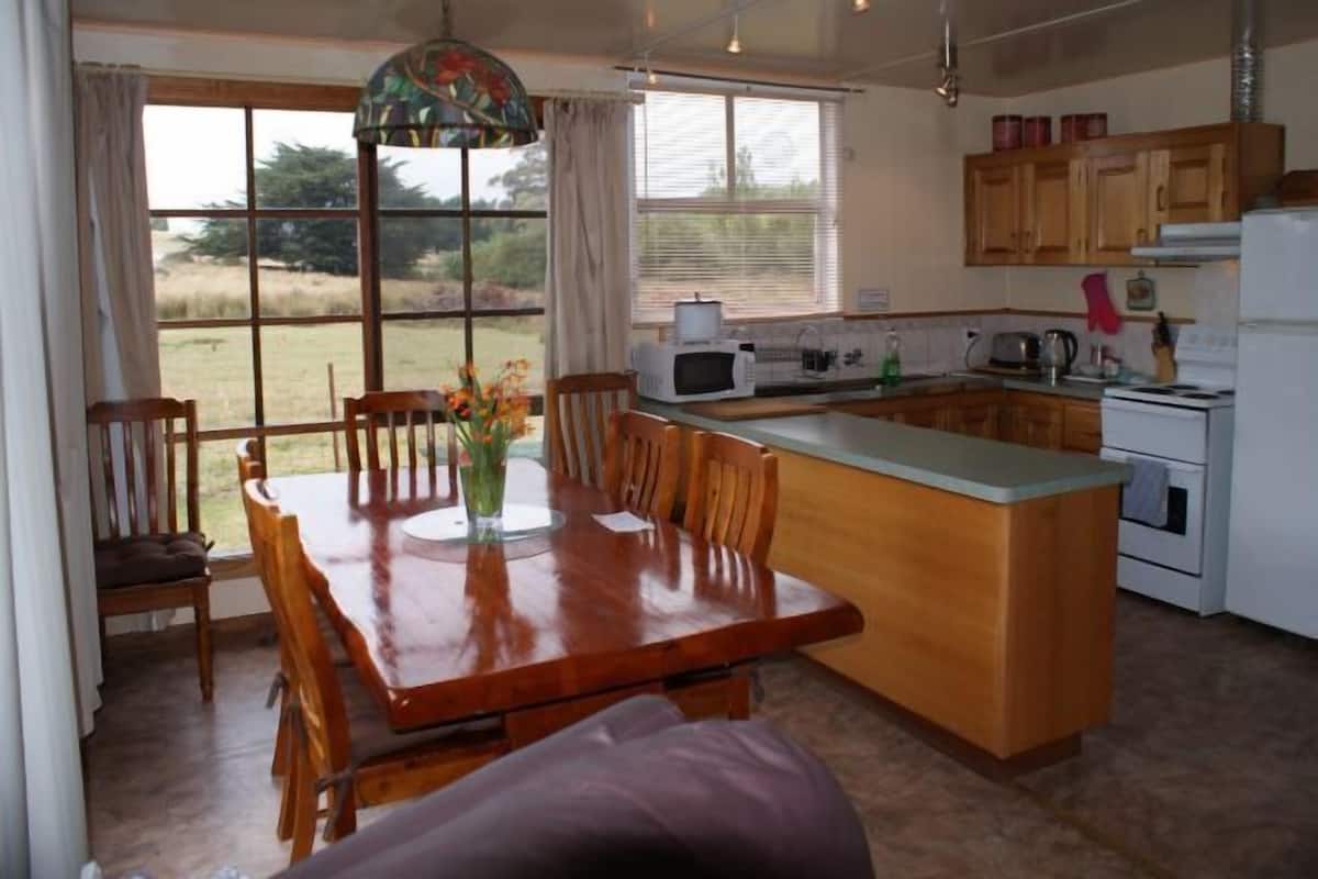 Private kitchen | Full-sized fridge, microwave, espresso maker, coffee/tea maker