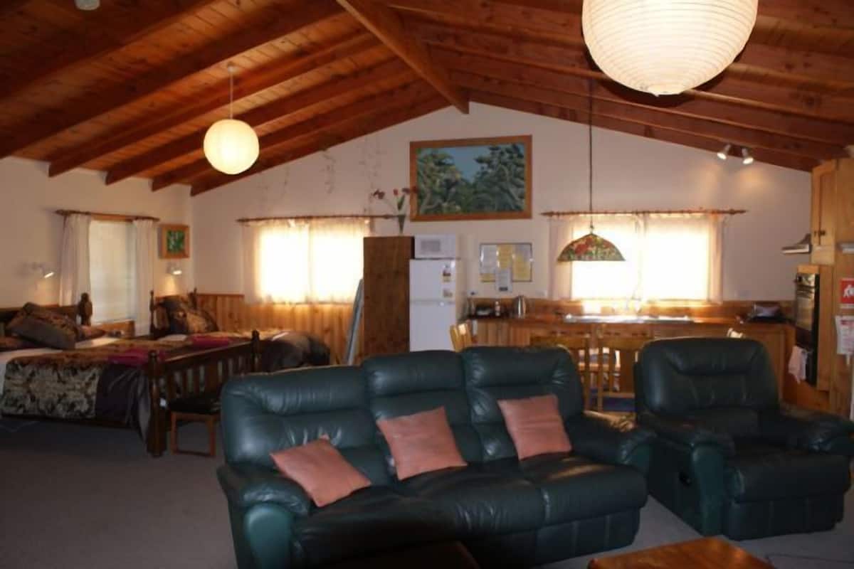 Living area | Flat-screen TV, DVD player, iPod dock, ping pong