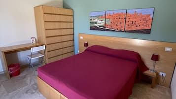 Standard-Doppel- oder -Zweibettzimmer | 1 Schlafzimmer, Minibar, Zimmersafe, Schreibtisch