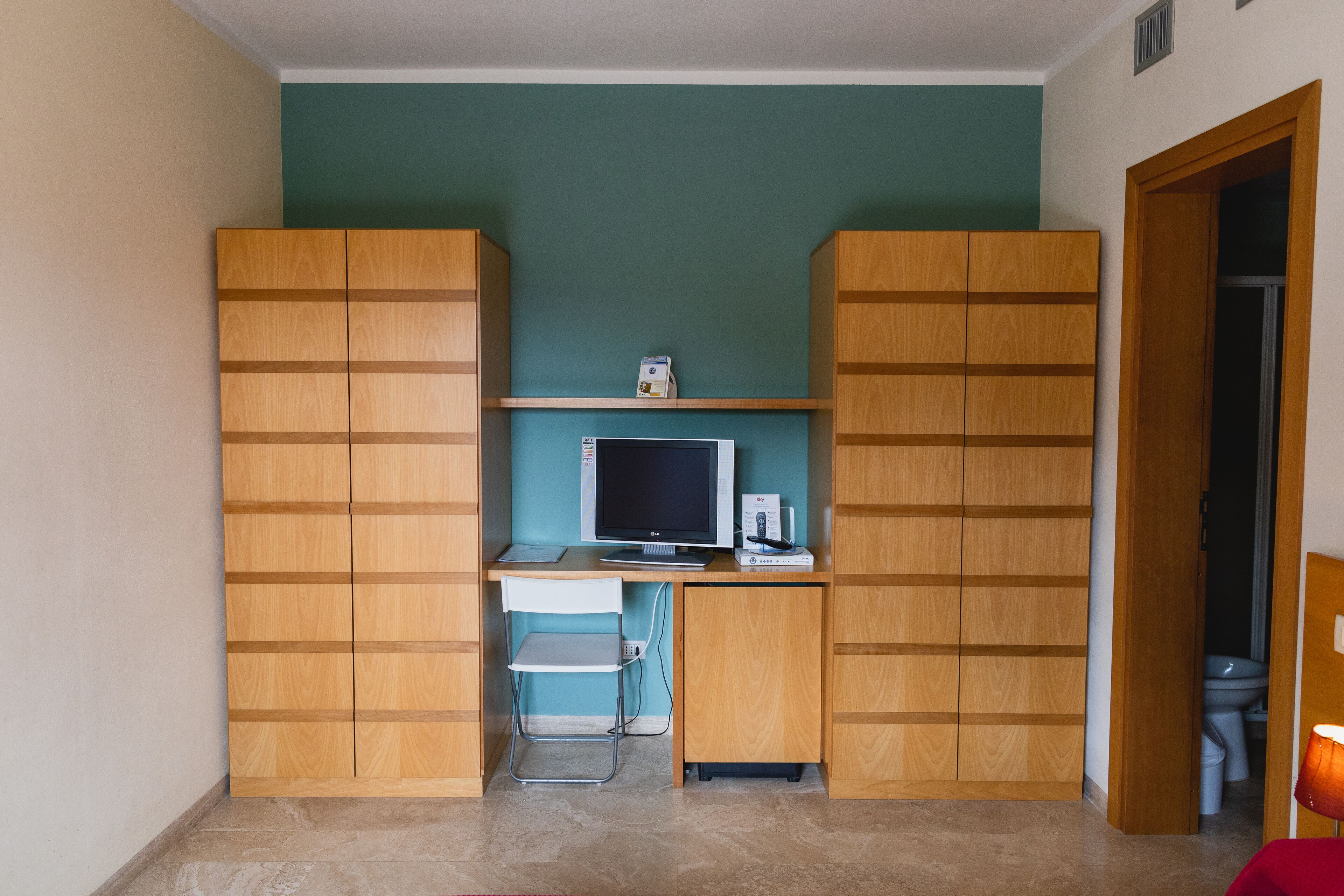 standard double or twin room | 1 bedroom, minibar, in-room safe, desk