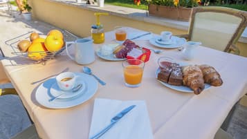 Termasuk sarapan Eropah setiap hari