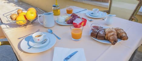 Free daily continental breakfast