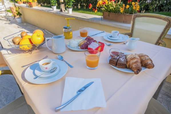 Free daily continental breakfast
