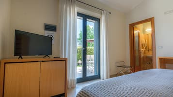 Camera Standard con letto matrimoniale o 2 letti singoli | 1 camera, minibar, cassaforte in camera, una scrivania