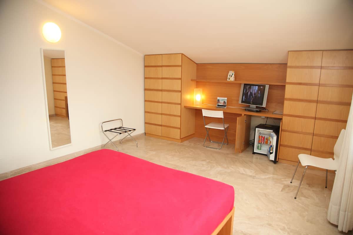 family room | 1 bedroom, minibar, in-room safe, desk