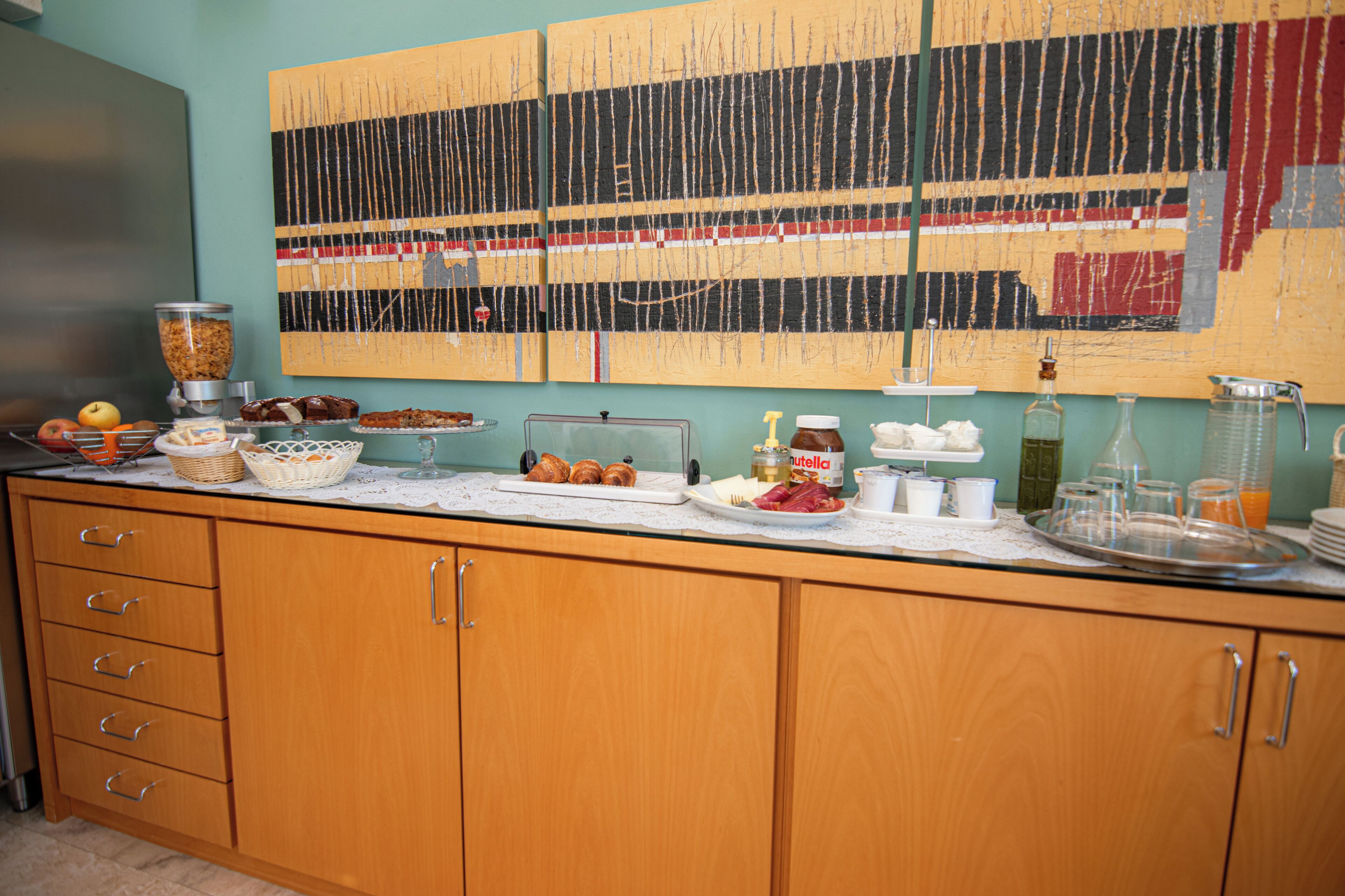 Free daily continental breakfast