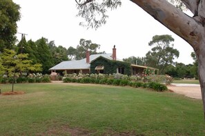 Exterior - Barristers Block Vigneron Villa (Woodside)