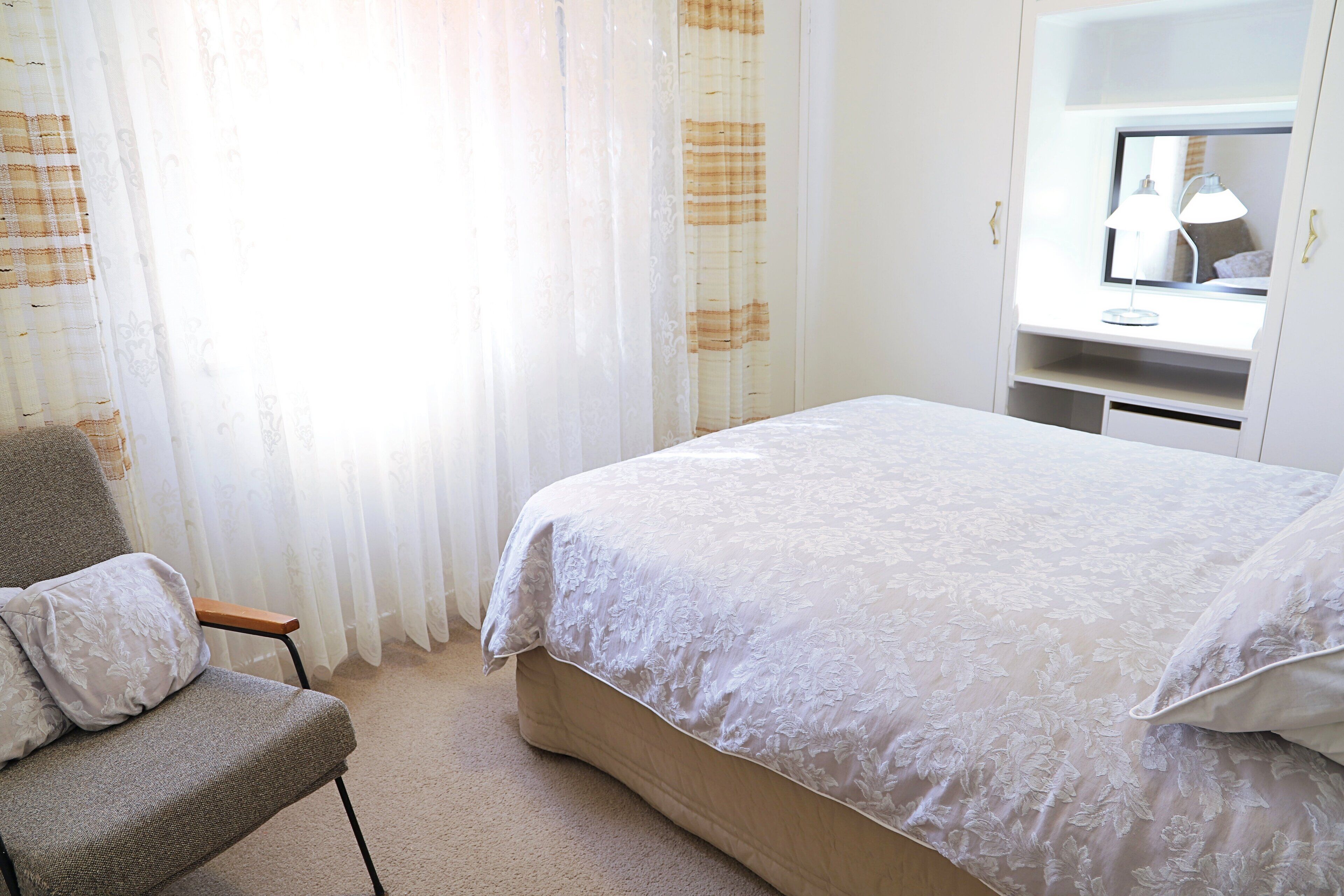 Cottage (Broken Hill - 3 bedroom ) | 3 chambres, literie de qualité supérieure, couette en duvet d'oie