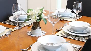 Broken Hill - 3 bedroom Cottage | In-room dining