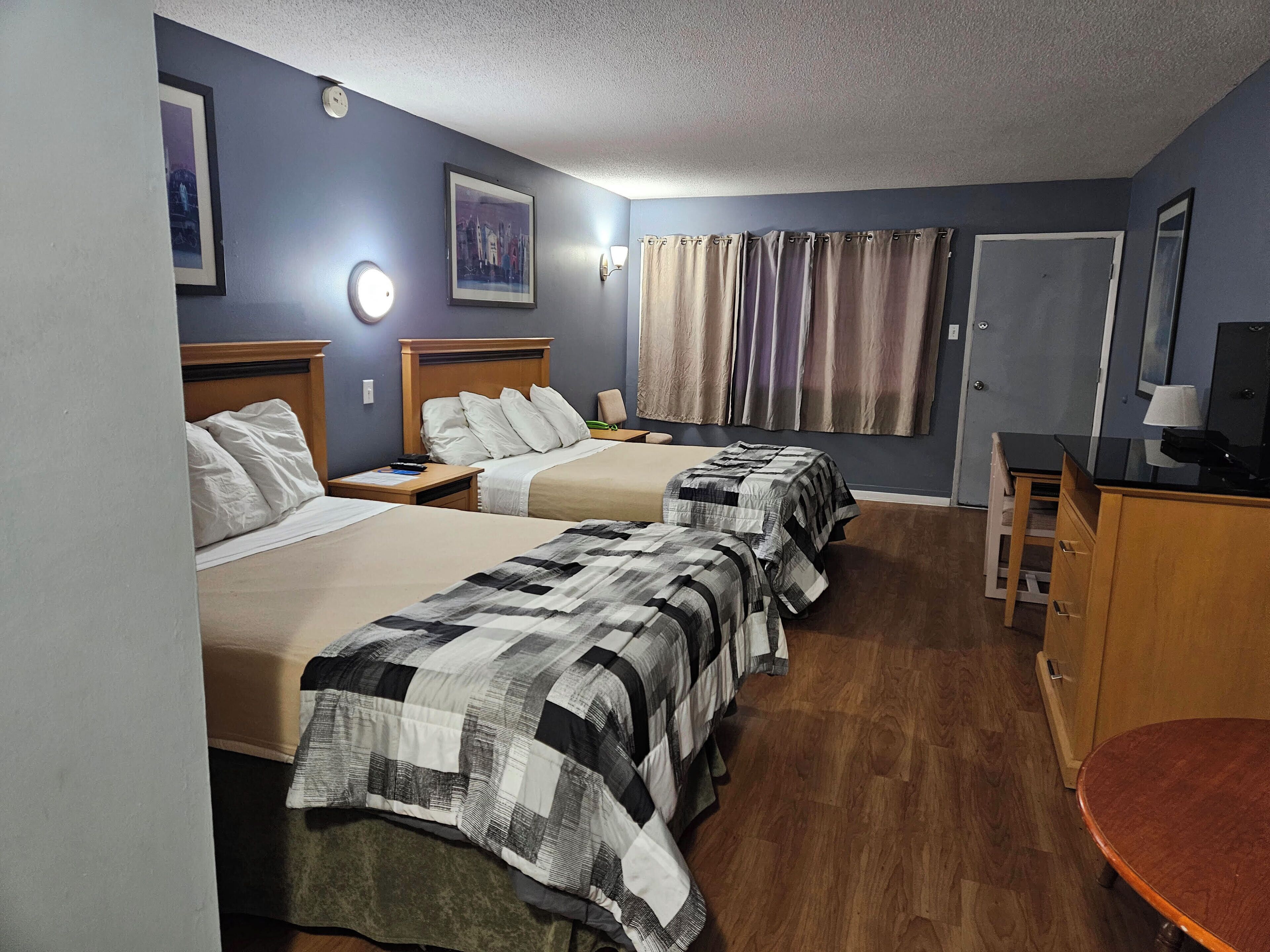 高級客房, 2 張加大雙人床 | 書桌、免費無線上網、床單